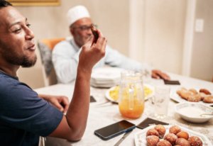 Hidup Sehat di Bulan Ramadhan: Panduan Lengkap agar Ibadah Lancar dan Tubuh Tetap Bugar