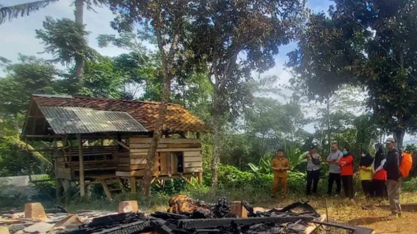Rumah Panggung di Pabuaran Sukabumi Ludes Terbakar, IRT 52 Tahun Meninggal Dunia