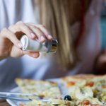 Mengapa Makan Sendiri Terasa Lebih Asin? Rahasia Emosi di Balik Rasa Makanan