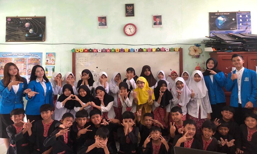 Bangun Kebiasaan Menabung Sejak Dini, Mahasiswa Ajak Siswa SDN Kebonjati Bijak Kelola Uang Saku